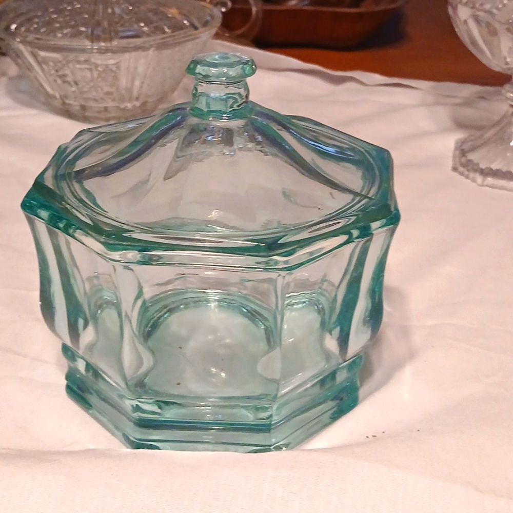 VINTAGE INDIANA GLASS LIGHT AQUA GREEN OCTAGON CONCORD CANDY DISH WITH LID